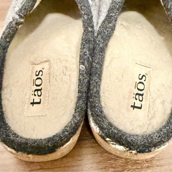 Taos Woolderness 2 Slipper Clog Wool Supportive Gray Floral Embroidery Size 8 - Picture 6 of 7